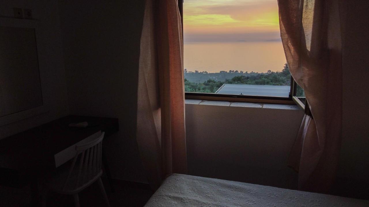 Magnificent, Authentic Private Villa And The Guest House Kardhamili Buitenkant foto