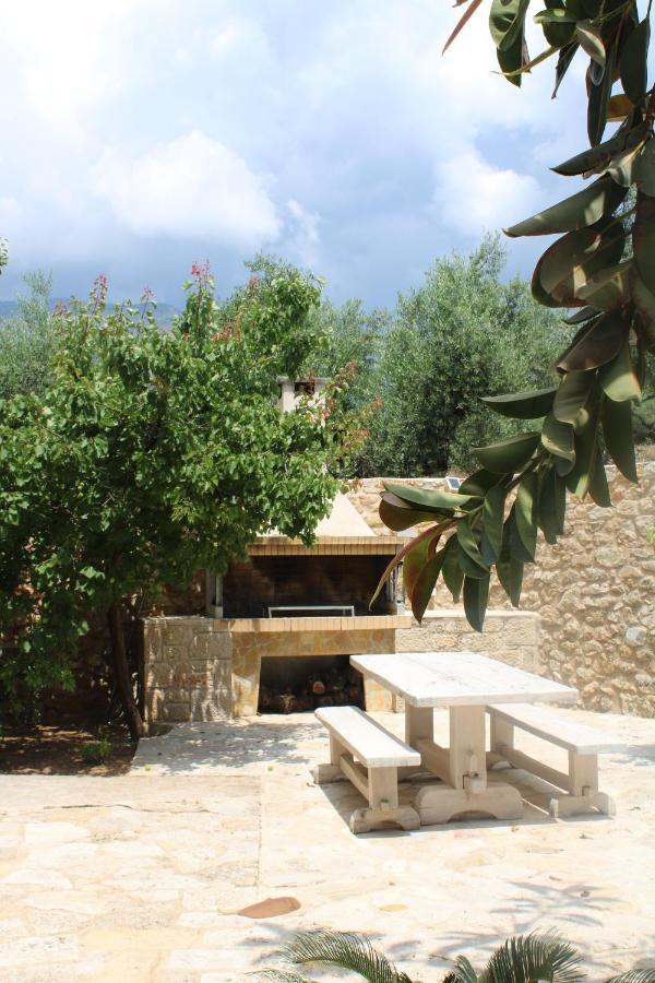 Magnificent, Authentic Private Villa And The Guest House Kardhamili Buitenkant foto