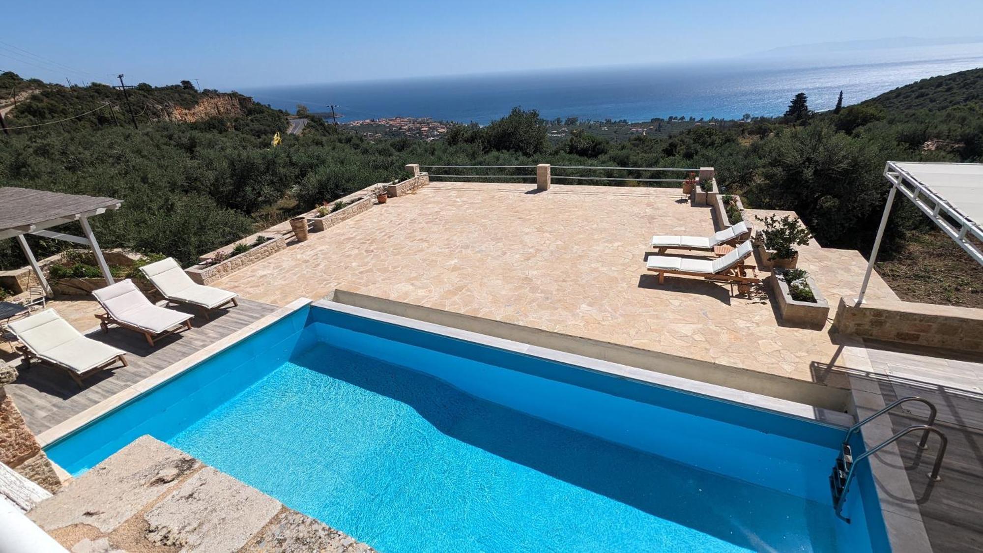 Magnificent, Authentic Private Villa And The Guest House Kardhamili Buitenkant foto