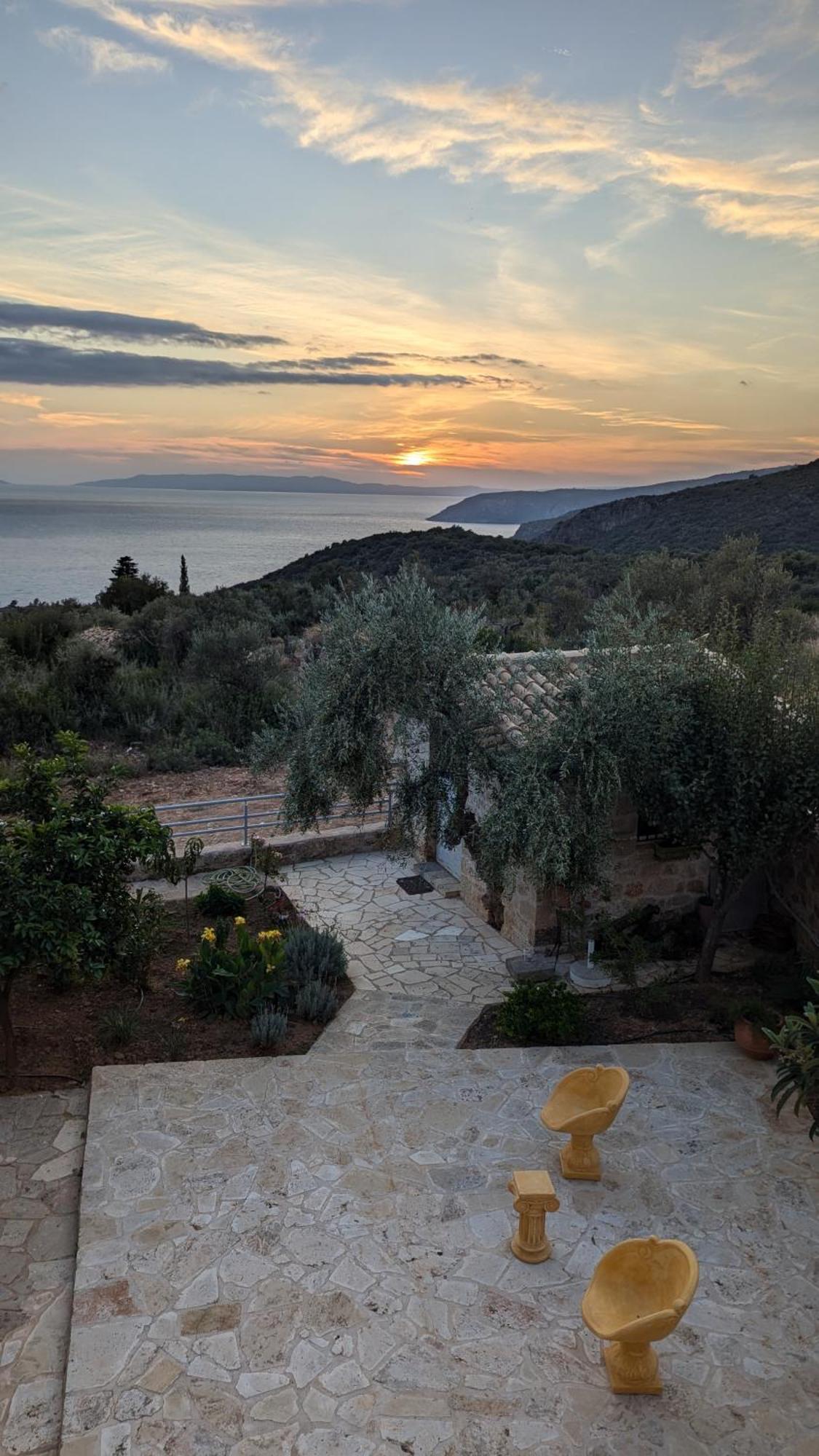 Magnificent, Authentic Private Villa And The Guest House Kardhamili Buitenkant foto